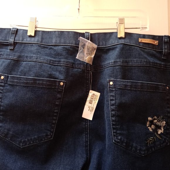 Simon Chang Aplique Capris - Picture 8 of 12